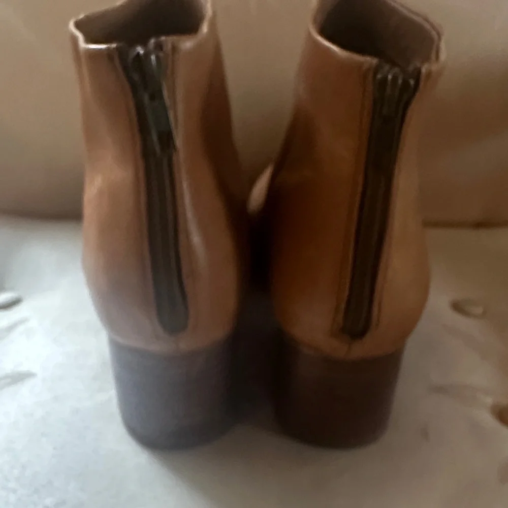 Seychelles Camel Supple Leather Ankle Booties- Back Zip Excellent Condition 8.5
